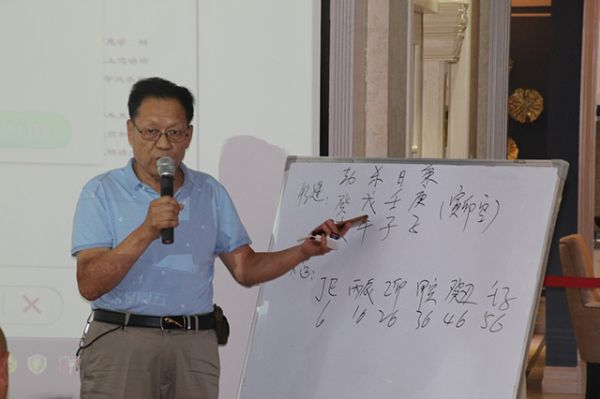 河南易经文化研究学会会长/太易大宗预测法传承与创新人胡建春先生