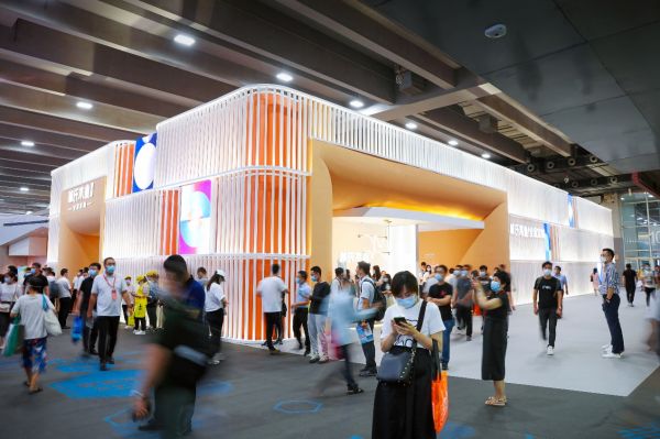 P: 6 品牌部 1 品牌战略部 8-品牌公关2021年月度公关内容7月稿件5 林氏木业首秀中国建博会，综合新业态热浪来袭配图6c400a85a99c97edce260b00ed176763_.jpg