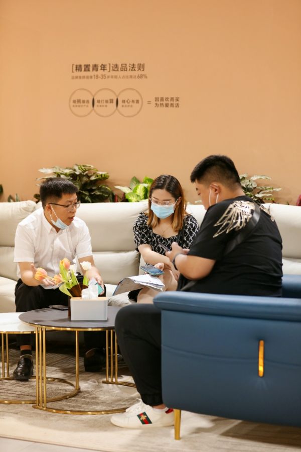 P: 6 品牌部 1 品牌战略部 8-品牌公关2021年月度公关内容7月稿件5 林氏木业首秀中国建博会，综合新业态热浪来袭配图df9f1a17ff6d2fad00434c9a0c3f3d94_.jpg