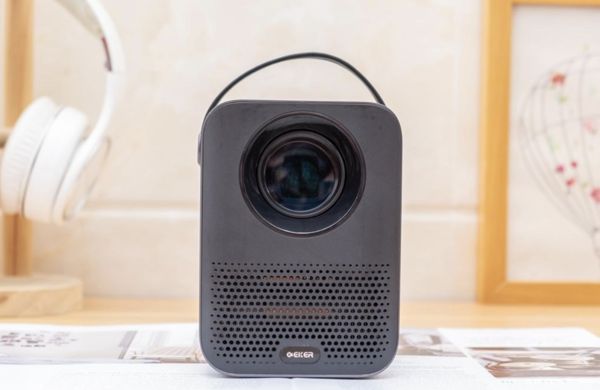 刻刻D2 pro投影仪怎么样?和当贝C2相比哪款性价比更高?