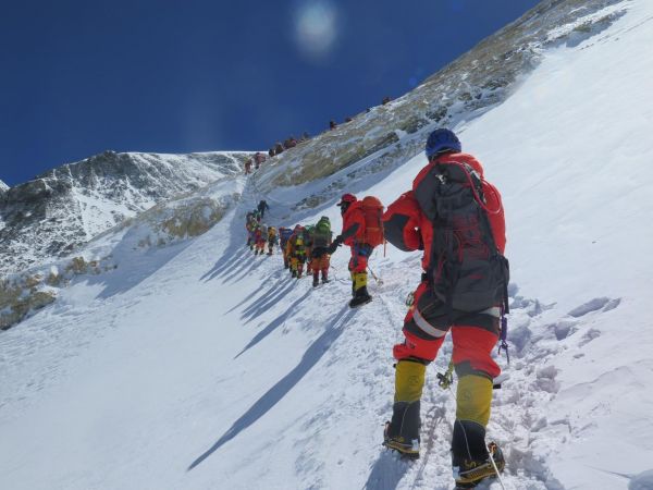 从世界之巅到商业高峰，与夏伯渝、华耐家居一起《无尽攀登》