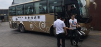 欧杰斯门窗迎来参观浪潮，厂区人头涌动，大巴频繁往返