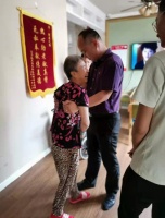 北京欢迎你科技有限公司志愿者走访慰问敬老院老人