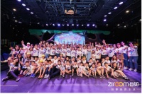 亲子照定格幸福时光 自如“聚焦”服务者及其子女