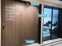 看了这个视频，终于知道吊轮怎么藏进门缝里
