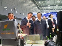 省长许达哲视察金彩螺专利产品反射隔热涂料！