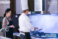 海尔智家直播智慧厨房：燃气灶一开油烟机自动排烟