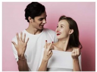 520来啦！如何用一台HCK哈士奇化妆品冰箱让她怦然心动！
