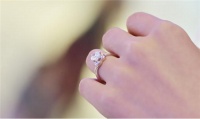 结婚戒指戴哪个手 结婚戒指如何佩戴好看