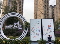 本可靠地段制胜，却偏要靠艺术成名