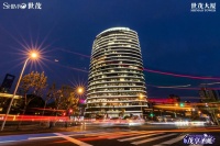 水晶圣诞季点亮世茂大厦 滨江世茂52+两周年缤纷活动开启温暖冬日