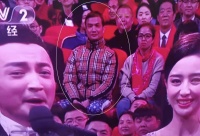 富贵大叔比V手走红春晚 坚守本心感恩回馈家乡