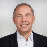 超越自己，飞得更高