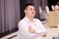 十二峰裳：陈永峰，追光者