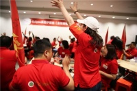 揭秘业绩翻倍的秘密！伊丽丝床垫竟把脊椎医学界泰斗谢政洁都请来了？