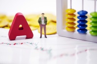 富森美：发布监事会主席程良的减持计划