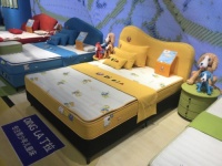 丁拉亮相第45届国际名家具展，匠心新品加码青少年脊椎健康