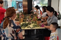 东宝床垫举办“花样生活”插花活动