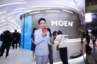 潮这儿看之主编逛展|打卡摩恩MOEN展位 领略水之韵美