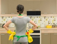 厨房清洁有妙招，油污一擦即净！