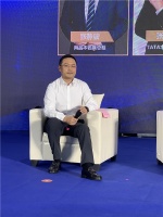 新标门窗副总经理贾唯甄在“中国木门及定制行业发展趋势论坛”发表观点