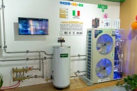 欧思丹辐射冷暖标准培训基地搭载可视化营销辅助系统