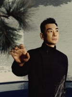 赵文卓挥墨舞剑，发布野兽派中国香盖世英雄