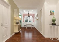 玄关是家里的门面，要高级木地板赶紧铺起来。