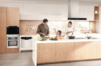 松下厨房空间市场总监应鑫华为奥华23岁送上祝福！