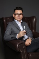 2022卓越设计青年|专访余增：不断思索，找到设计风格后的艺术气息