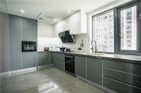 让烹饪成为优雅的享受，冠珠瓷砖打造高级灰厨房空间