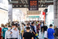 促厂商成交,谋行业发展。3月18日第28届古镇灯博会璀璨绽放