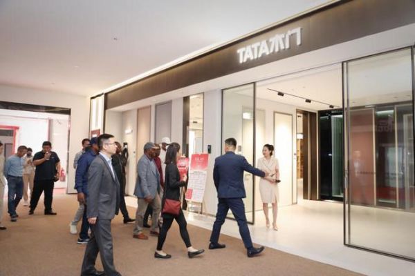 喀麦隆考察团参访TATA木门，产品实力获国际认可！