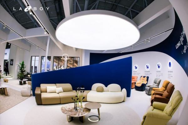 2024家居展会热辣开启！ LAZBOY洞见市场拐点，用舒适探索展会新玩法