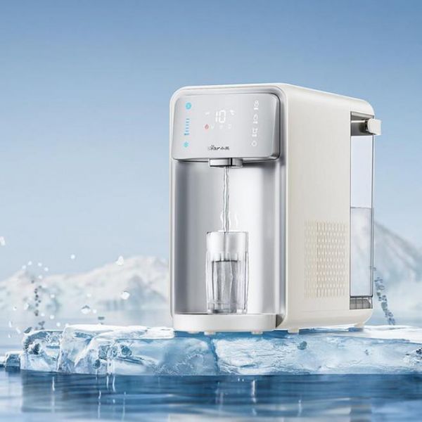 实现富锶矿物质水自由！小熊电器冰川泉饮水机：冷热随心饮