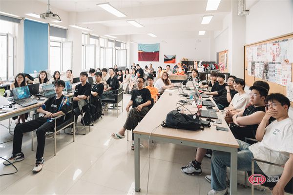 艺术设计进校园 | 丁世强被授予航空航天大学设计艺术学院专业实践导师