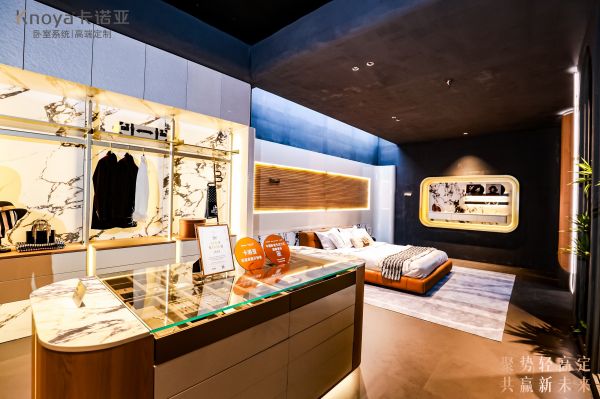 图：雅致轻奢风格格雅系列卧室+衣帽间