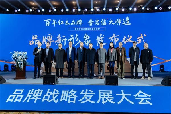 李忠信红木：以匠心叩问百年，让品牌照亮文化传承之路