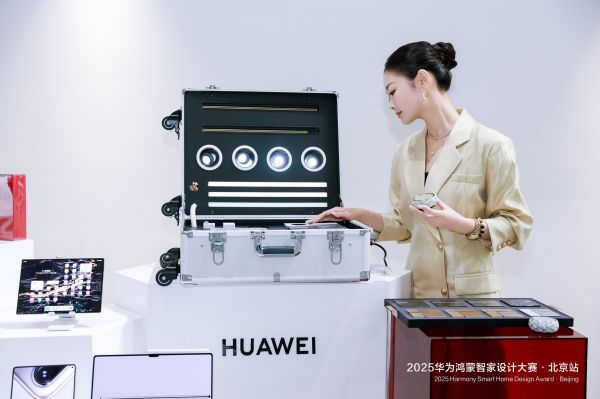图五-华为系列产品展区.jpg