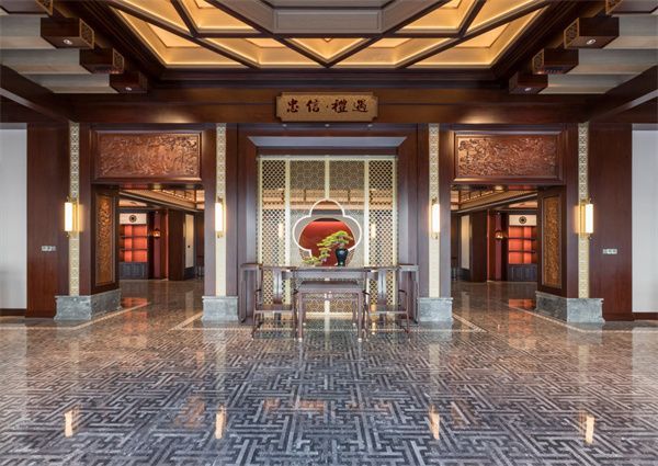 双节狂欢：李忠信红木厂购正酣，畅享艺术之旅新体验