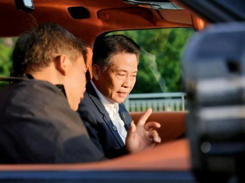 大自然家居佘学彬牵手仰望U8L:共话中国制造新叙事