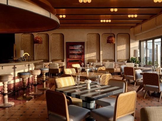 梁志天设计集团打造香港尖沙咀金普顿酒店 Swim Club成为天际社交新地标