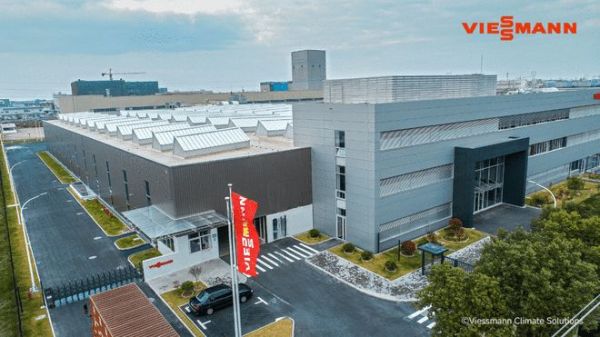 以“智造实力”共创“舒适家未来新范式”—— 菲斯曼与京东电器智能舒适家达成2026战略合作